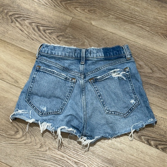 Abercrombie and Fitch the mom short - Picture 2 of 3